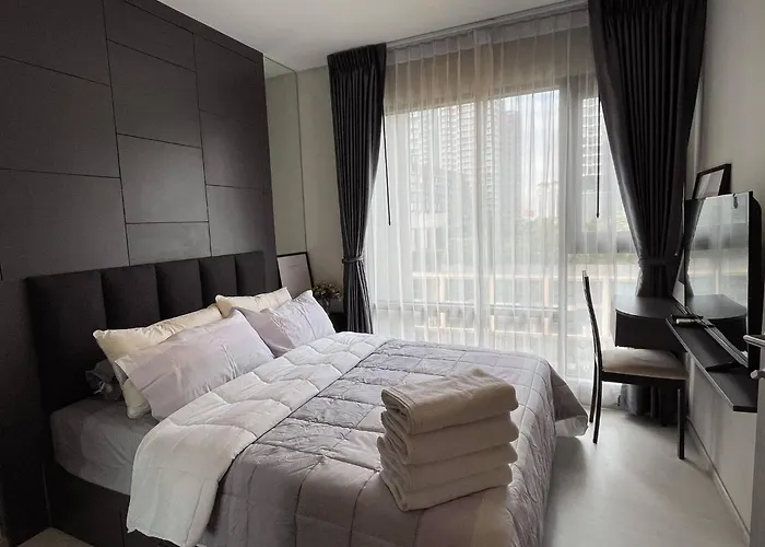 Luxury In Khlong Toei Views Skytrain Access 度假居 *