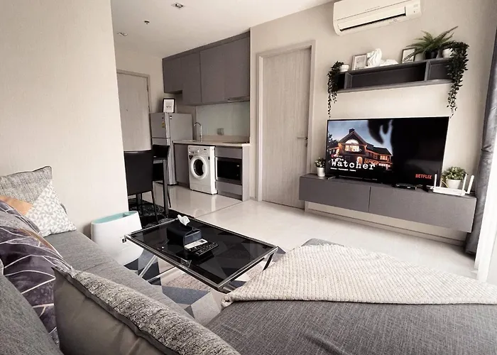 Luxury In Khlong Toei Views Skytrain Access 度假居 *