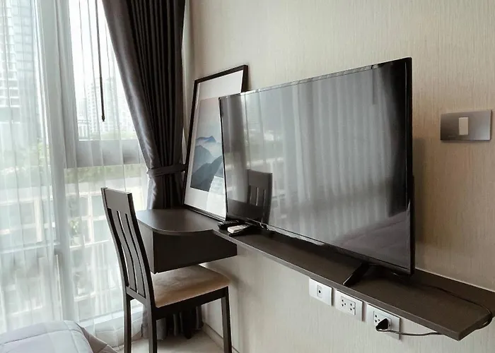度假居 Luxury In Khlong Toei Views Skytrain Access *
