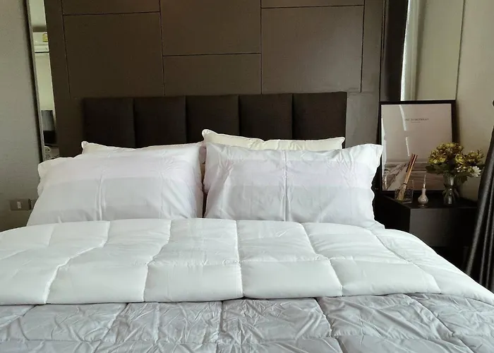 度假居 Luxury In Khlong Toei Views Skytrain Access *